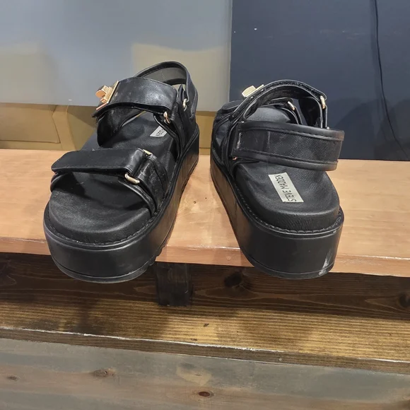 Steve Madden Black Strappy Platform Sandals - Picture 5 of 6